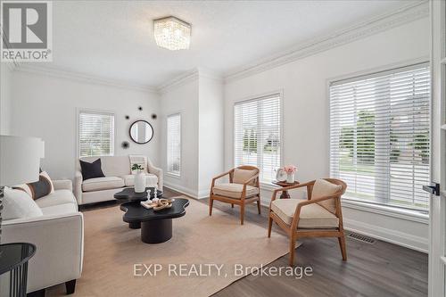 160 Sonoma Boulevard, Vaughan (Sonoma Heights), ON - Indoor Photo Showing Living Room