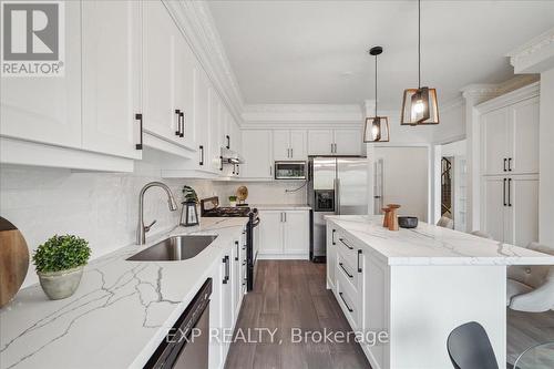 160 Sonoma Boulevard, Vaughan (Sonoma Heights), ON - Indoor Photo Showing Kitchen With Upgraded Kitchen