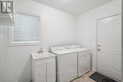 160 Sonoma Boulevard, Vaughan (Sonoma Heights), ON - Indoor Photo Showing Laundry Room