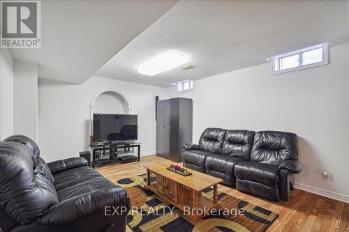 160 Sonoma Boulevard, Vaughan (Sonoma Heights), ON - Indoor Photo Showing Living Room