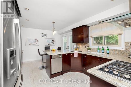 981 Valdese Drive, Mississauga (Erindale), ON - Indoor Photo Showing Kitchen With Upgraded Kitchen