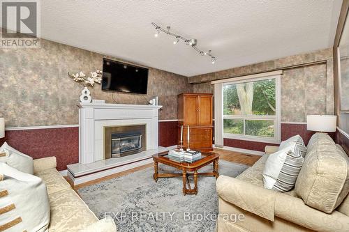 981 Valdese Drive, Mississauga (Erindale), ON - Indoor Photo Showing Living Room With Fireplace