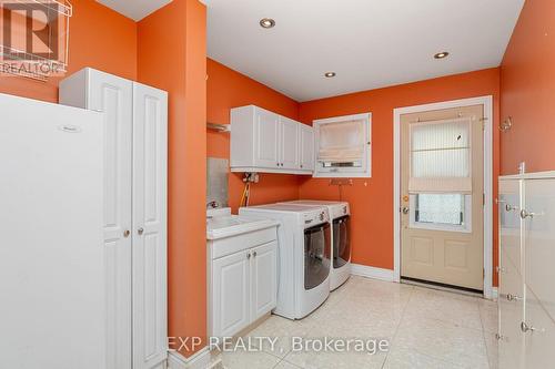 981 Valdese Drive, Mississauga (Erindale), ON - Indoor Photo Showing Laundry Room