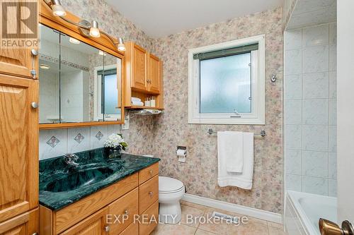 981 Valdese Drive, Mississauga (Erindale), ON - Indoor Photo Showing Bathroom