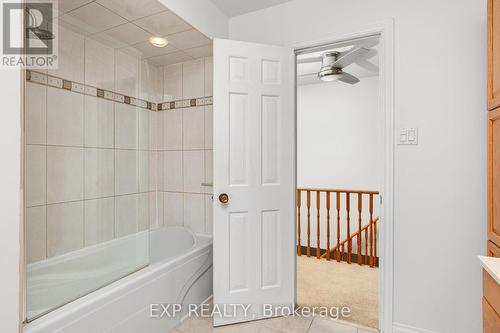 981 Valdese Drive, Mississauga (Erindale), ON - Indoor Photo Showing Bathroom