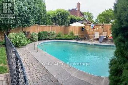 981 Valdese Drive, Mississauga (Erindale), ON - Outdoor With In Ground Pool With Backyard