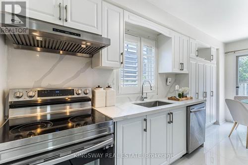 2050 Oak Bliss Crescent, Oakville (West Oak Trails), ON - Indoor Photo Showing Kitchen With Stainless Steel Kitchen With Upgraded Kitchen