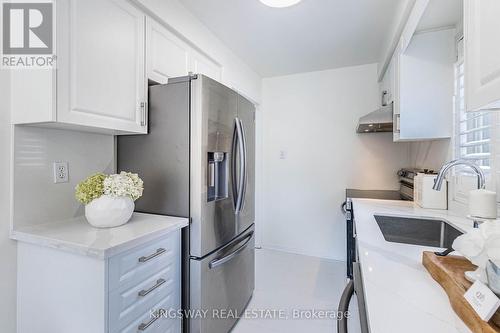 2050 Oak Bliss Crescent, Oakville (West Oak Trails), ON - Indoor Photo Showing Kitchen