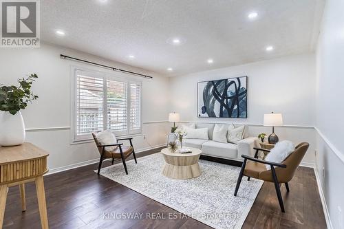 2050 Oak Bliss Crescent, Oakville (West Oak Trails), ON - Indoor Photo Showing Living Room