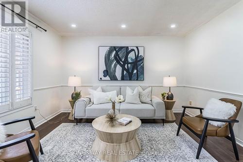 2050 Oak Bliss Crescent, Oakville, ON - Indoor Photo Showing Living Room