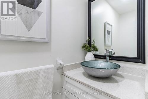 2050 Oak Bliss Crescent, Oakville, ON - Indoor Photo Showing Bathroom