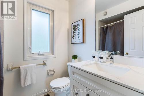 2050 Oak Bliss Crescent, Oakville, ON - Indoor Photo Showing Bathroom