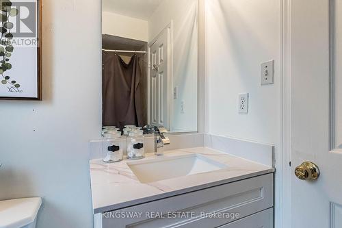 2050 Oak Bliss Crescent, Oakville, ON - Indoor Photo Showing Bathroom