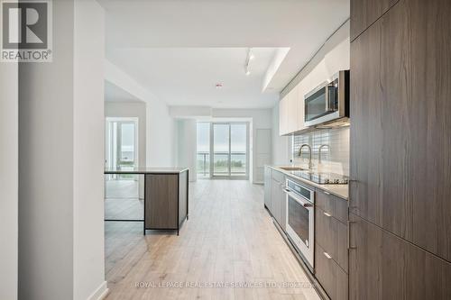 1306 - 220 Missinnihe Way, Mississauga (Port Credit), ON - Indoor Photo Showing Kitchen With Upgraded Kitchen