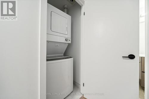 1306 - 220 Missinnihe Way, Mississauga (Port Credit), ON - Indoor Photo Showing Laundry Room