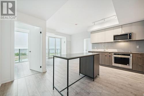 1306 - 220 Missinnihe Way, Mississauga, ON - Indoor Photo Showing Kitchen