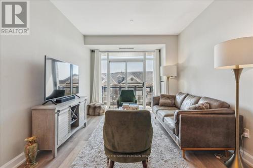 302 - 216 Oak Park Boulevard, Oakville, ON - Indoor Photo Showing Living Room