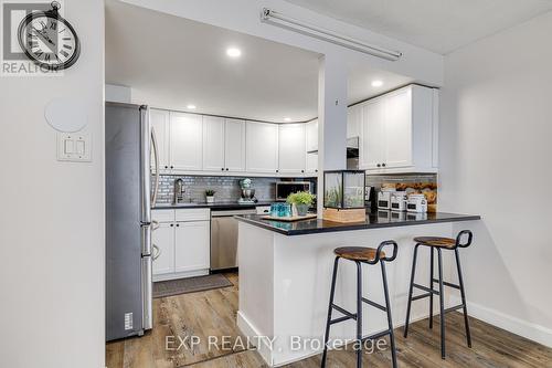 1107 - 4470 Tucana Court, Mississauga, ON - Indoor Photo Showing Kitchen