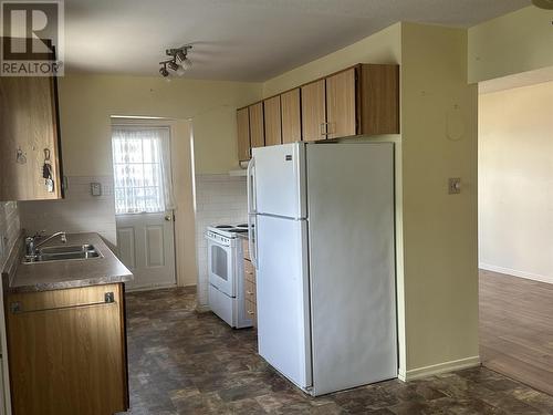 56 Farrell Cres, Elliot Lake, ON - Indoor Photo Showing Kitchen With Double Sink