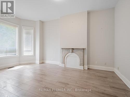 102 Bellevue Avenue, Toronto (Kensington-Chinatown), ON - Indoor Photo Showing Living Room