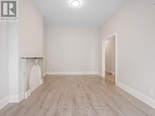 102 Bellevue Avenue, Toronto (Kensington-Chinatown), ON - Indoor