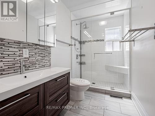 102 Bellevue Avenue, Toronto, ON - Indoor Photo Showing Bathroom