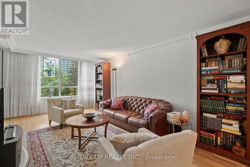 211 - 5444 Yonge Street, Toronto (Willowdale West), ON - Indoor Photo Showing Living Room