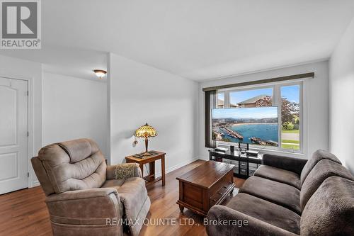 21 Gale Crescent, Belleville, ON - Indoor Photo Showing Living Room