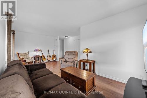 21 Gale Crescent, Belleville, ON - Indoor Photo Showing Living Room