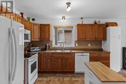 21 Gale Crescent, Belleville, ON - Indoor Photo Showing Kitchen With Double Sink