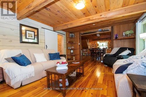 1130 Towering Oaks Trail, Kawartha Lakes (Norland), ON - Indoor Photo Showing Living Room