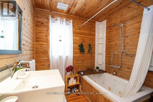 1130 Towering Oaks Trail, Kawartha Lakes (Norland), ON - Indoor Photo Showing Bathroom