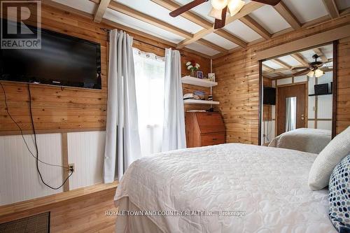 1130 Towering Oaks Trail, Kawartha Lakes (Norland), ON - Indoor Photo Showing Bedroom