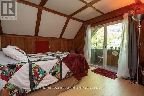 1130 Towering Oaks Trail, Kawartha Lakes (Norland), ON - Indoor Photo Showing Bedroom