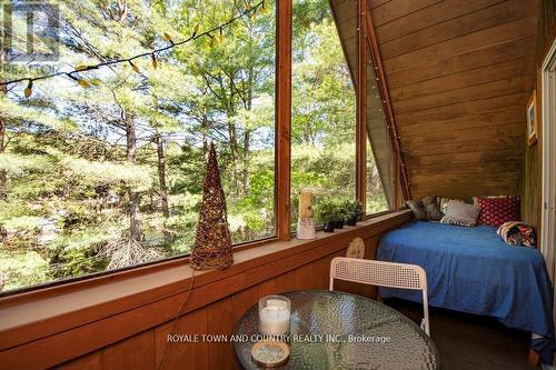 1130 Towering Oaks Trail, Kawartha Lakes (Norland), ON - Indoor Photo Showing Bedroom