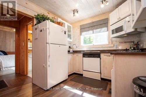 1130 Towering Oaks Trail, Kawartha Lakes (Norland), ON - Indoor Photo Showing Kitchen