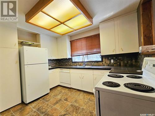 182 20Th Street, Battleford, SK - Indoor Photo Showing Kitchen With Double Sink