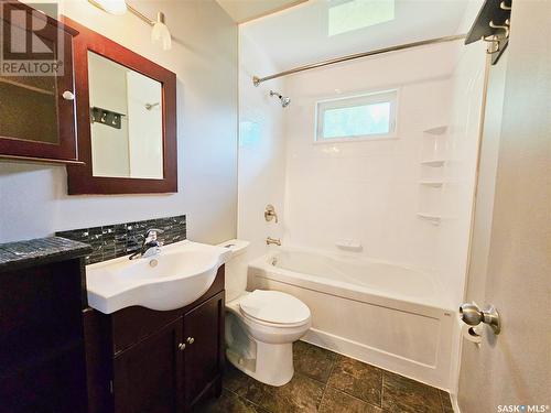 182 20Th Street, Battleford, SK - Indoor Photo Showing Bathroom