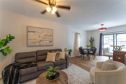 131 Ross Street, Welland, ON - Indoor Photo Showing Living Room