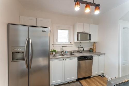 131 Ross Street, Welland, ON - Indoor Photo Showing Kitchen With Double Sink