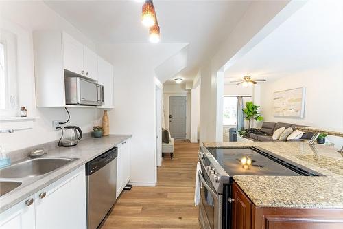 131 Ross Street, Welland, ON - Indoor Photo Showing Kitchen