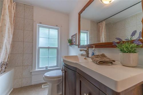 131 Ross Street, Welland, ON - Indoor Photo Showing Bathroom