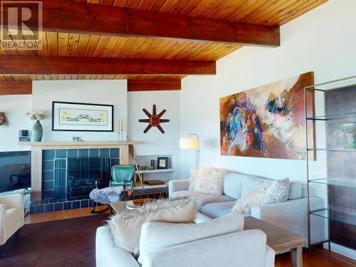 3998 Marine Ave, Powell River, BC - Indoor Photo Showing Living Room With Fireplace