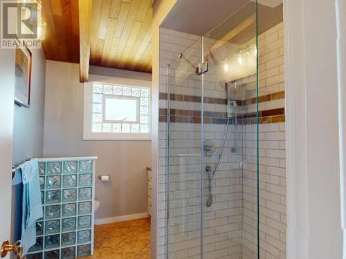 3998 Marine Ave, Powell River, BC - Indoor Photo Showing Bathroom