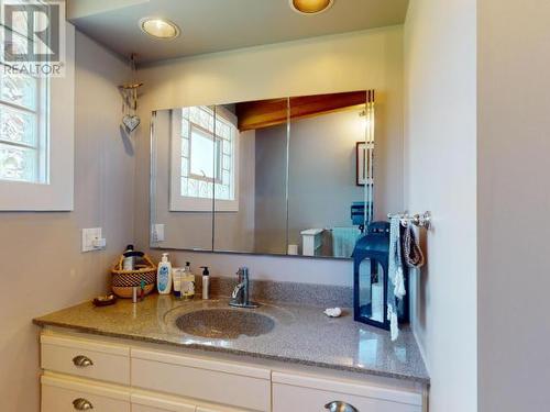 3998 Marine Ave, Powell River, BC - Indoor Photo Showing Bathroom