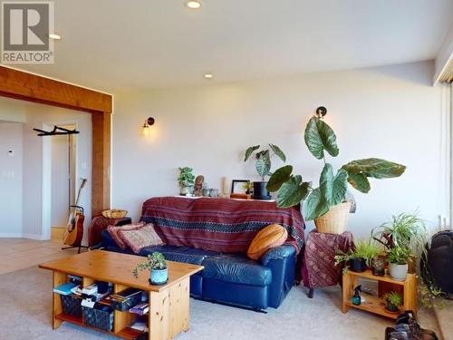 3998 Marine Ave, Powell River, BC - Indoor Photo Showing Living Room