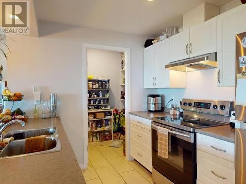 3998 Marine Ave, Powell River, BC - Indoor Photo Showing Kitchen With Double Sink