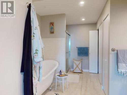 3998 Marine Ave, Powell River, BC - Indoor Photo Showing Bathroom