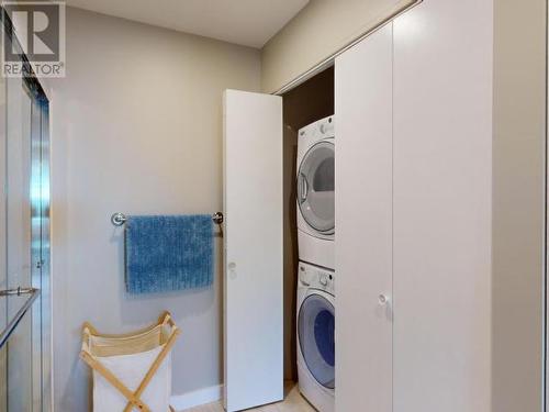 3998 Marine Ave, Powell River, BC - Indoor Photo Showing Laundry Room