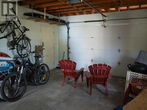 3998 Marine Ave, Powell River, BC - Indoor Photo Showing Garage